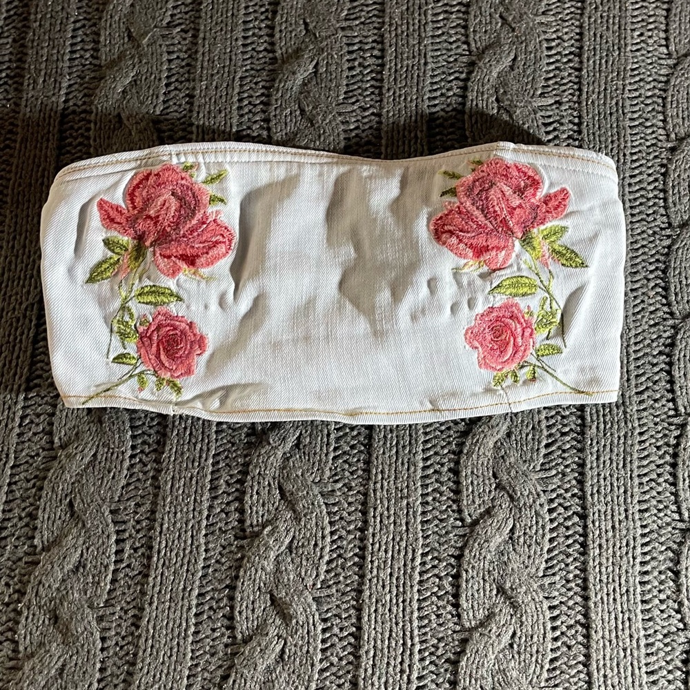 F21- Rose Embroidered Denim Tube Top 🌹🥀 Size S